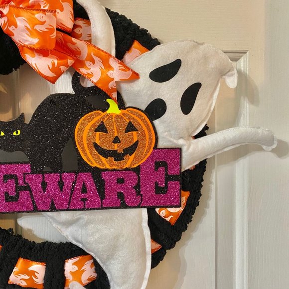 Halloween Wreath (indoor) Beware of Ghosts! - Picture 2 of 4
